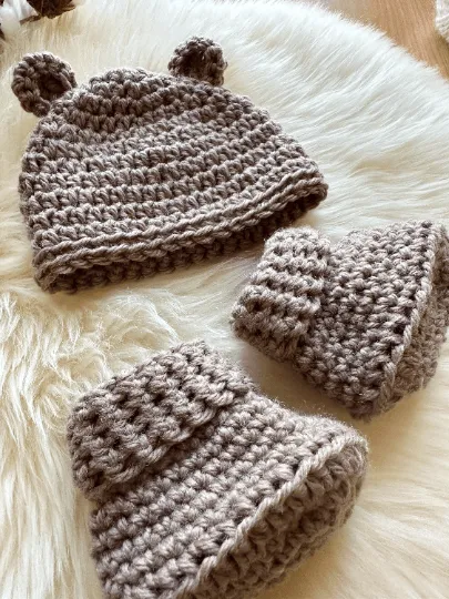 Crochet baby bear beanie and booties | 0-3 months baby gift | newborn gift | baby shower | photography