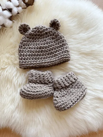 Crochet baby bear beanie and booties | 0-3 months baby gift | newborn gift | baby shower | photography