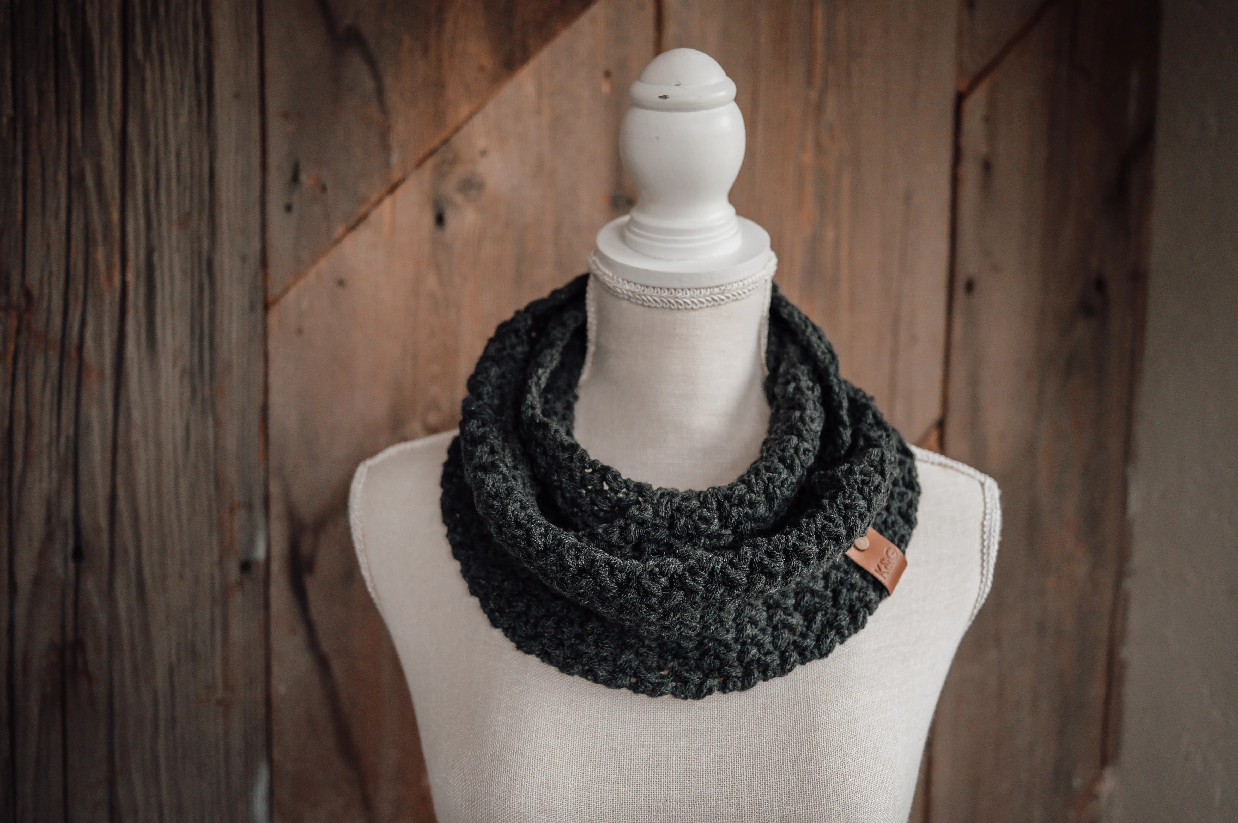 Dream Weaver Infinity Cowl - Dark Grey Heather