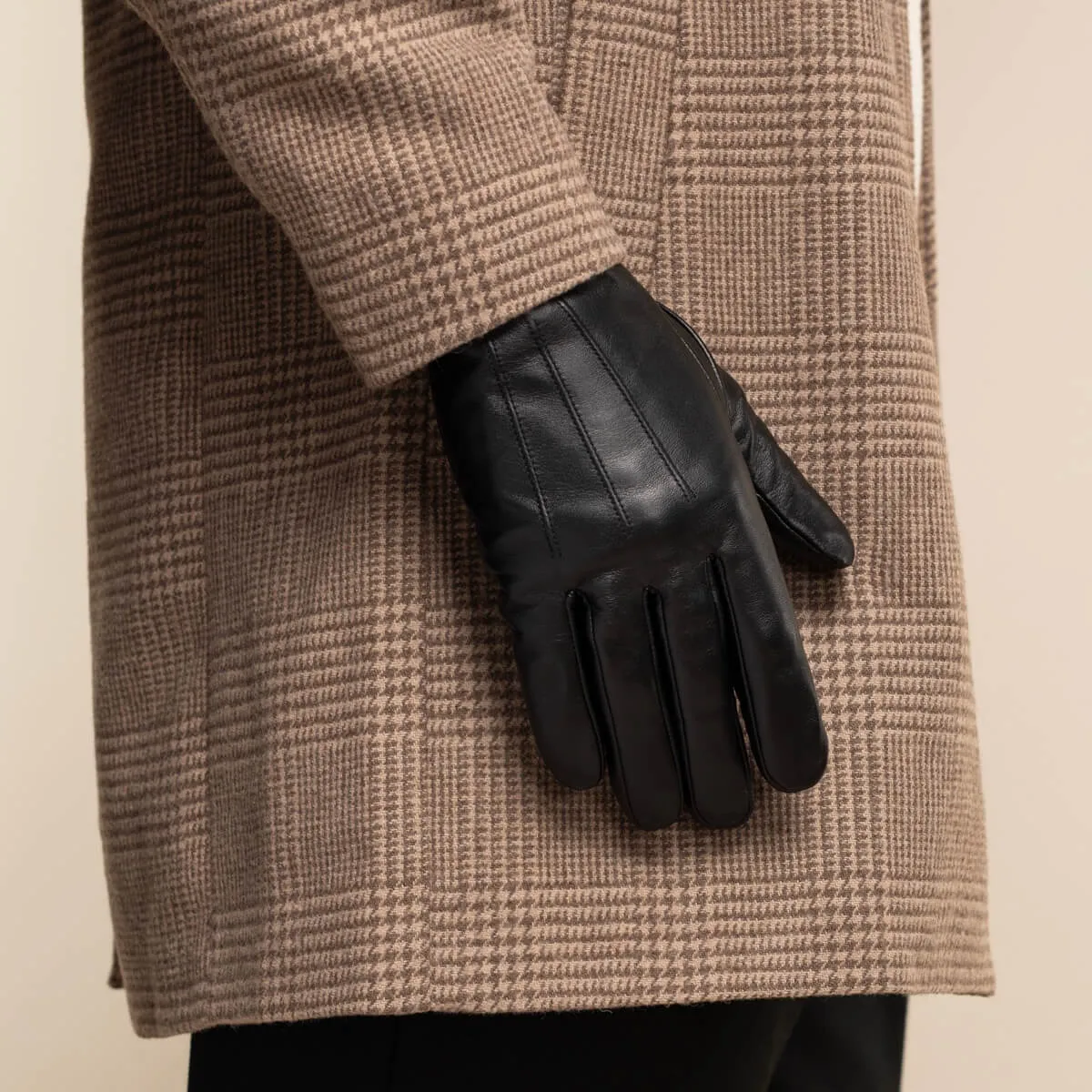 James (black) - classic sheepskin leather gloves with luxurious cashmere lining & touchscreen feature